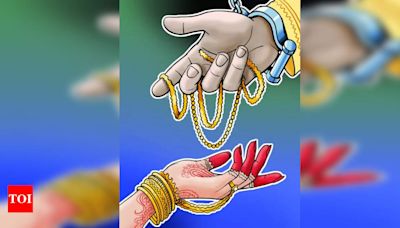 Gold necklace stolen from wedding venue | Bhopal News - Times of India