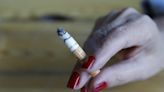 Un estudio detalla cómo fumar y beber eleva riesgo de cáncer cuello y cabeza