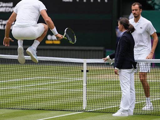 Watch: Daniil Medvedev calls umpire 'small cat' in Wimbledon rant, gets unsportsmanlike conduct warning