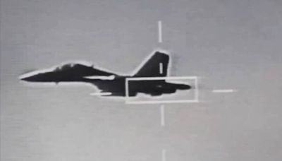 台F-16V戰機外掛｢狙擊手莢艙｣ 標定解放軍機殲-16、轟6畫面曝光