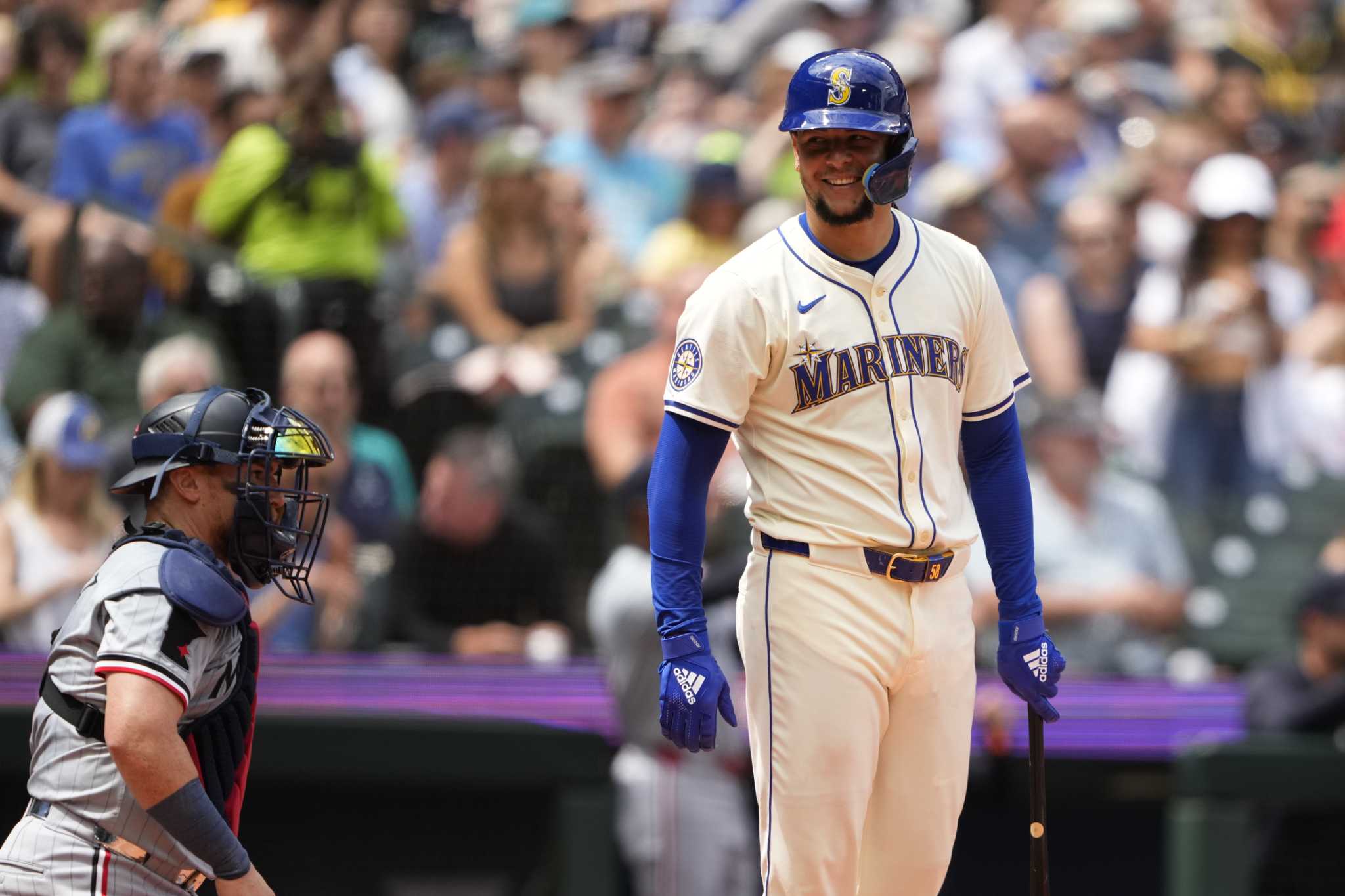 Luis Castillo steps in as a batter after injury forces Mariners to give up the designated hitter