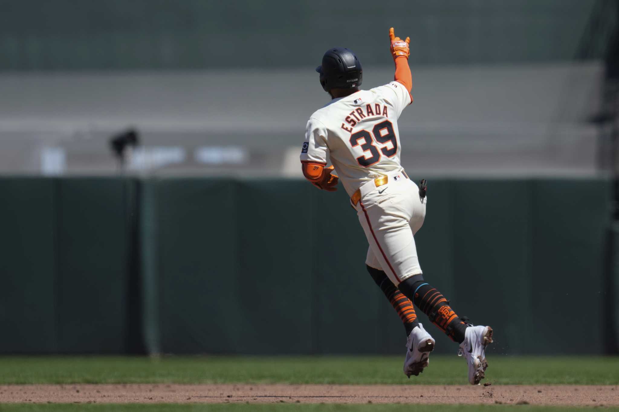 Estrada, Yastrzemski hit back-to-back homers to lead Giants past Pirates, 3-2