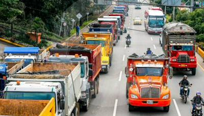 Camioneros siguen bloqueando varias vías en Colombia, pese a que ya levantaron el paro