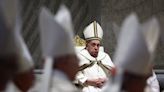 Pope, looking healthy, begins busy four days leading to Easter