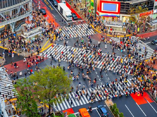 日本知名景點擠滿遊客 當地人抗議遊客干擾生活環境