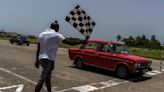 Pilotos y aficionados cubanos luchan por sacar a las carreras de carros de la clandestinidad