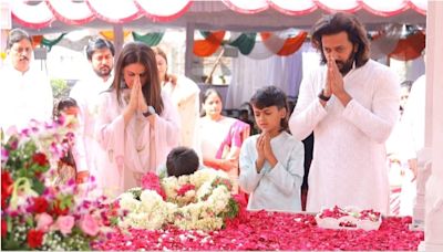 Pics: Riteish-Genelia pay their respects to Vilasrao Deshmukh on his birth anniversary