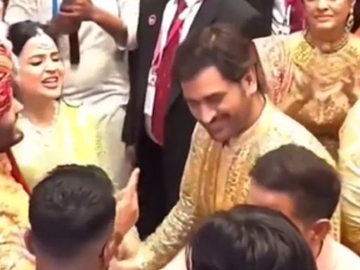 MS Dhoni Dances With Wife Sakshi, Ishan Kishan In RARE Sight At Anant Ambani Wedding; Video Goes VIRAL | WATCH