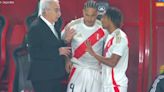 Jorge Fossati se molesta por mala actuación de Perú y pone a Paolo Guerrero con André Carrillo