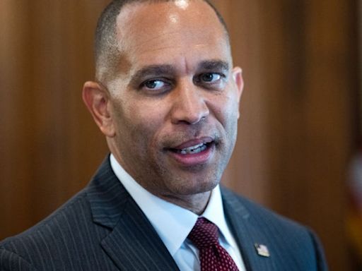 Hakeem Jeffries says he met with Biden, shared concerns from Democratic caucus