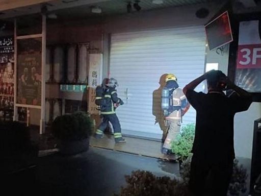 台南安平餐廳凌晨傳火警！濃煙迅速竄升2樓 警消15車30人趕赴現場搶救 | 中天新聞網