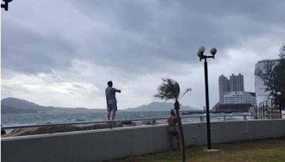 市民颱風天追風逐浪不聽勸喻 當局將果斷執法或提檢控
