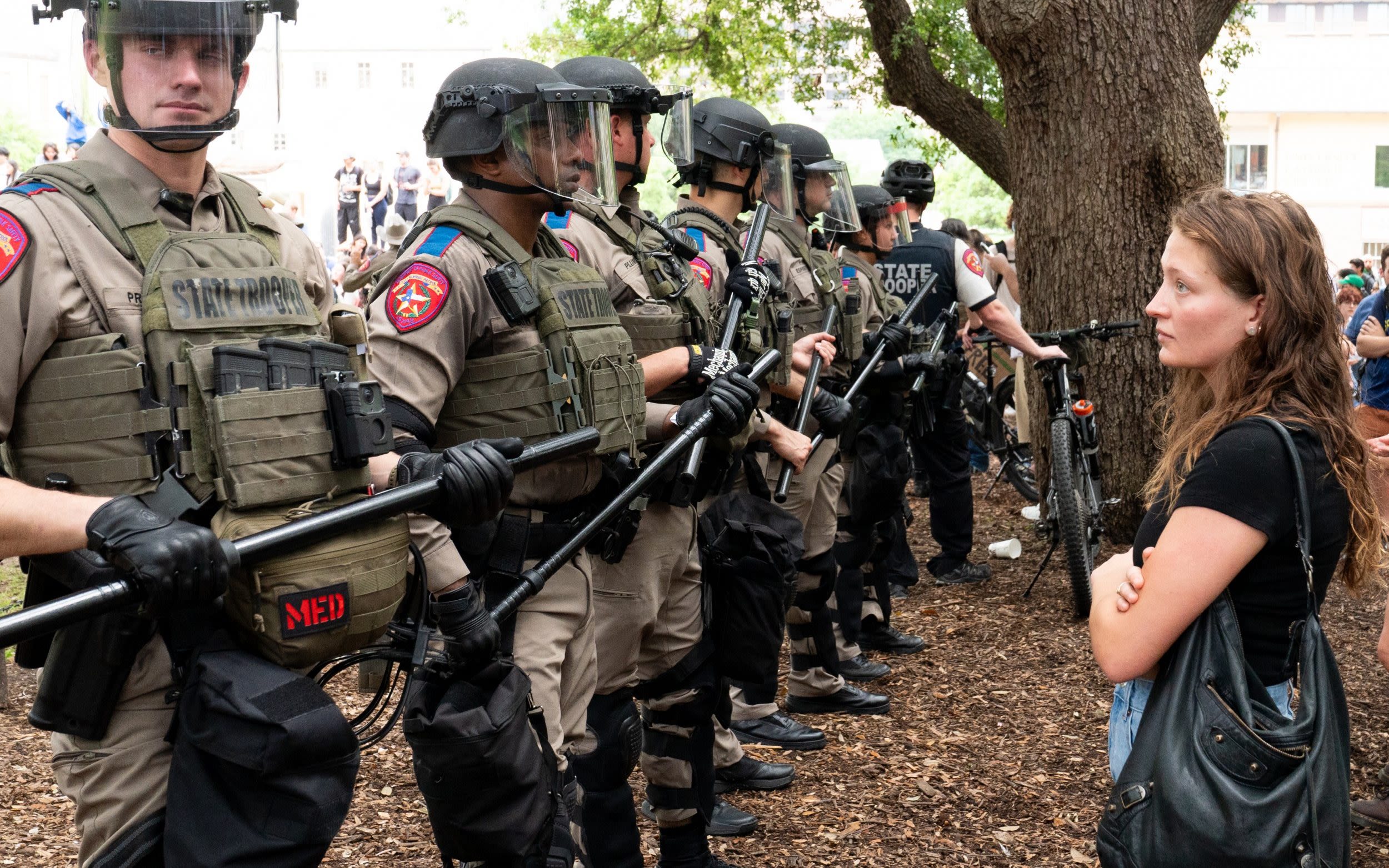 Police clash with pro-Palestine protesters on college campuses in California and Texas