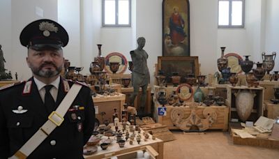 EE.UU. promete devolver antigüedades saqueadas e Italia celebra la recuperación de 600 piezas