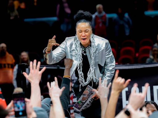 Dawn Staley reveals another flashy season opener for South Carolina WBB team