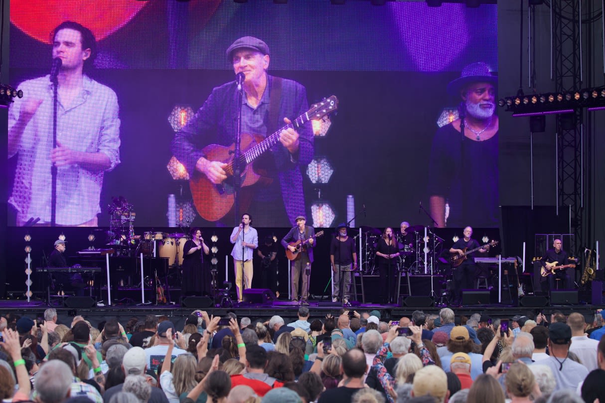 Photos: James Taylor returns to the Bangor waterfront