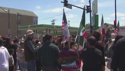 Caos durante desfile del Cinco de Mayo en Chicago por enfrentamiento entre presuntos pandilleros