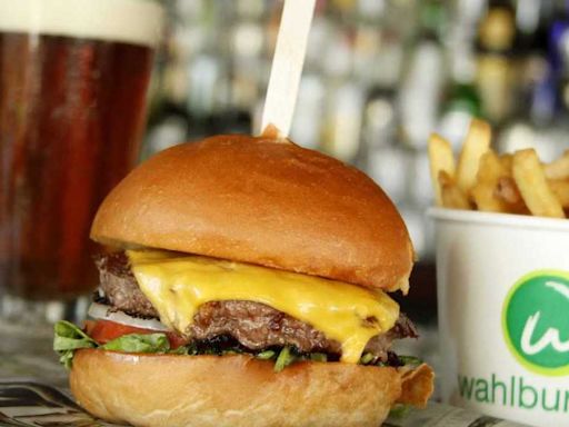 Wahlburgers at The Corners of Brookfield closes