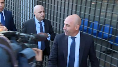 Rubiales llega al juzgado para declarar sobre la presunta corrupción en la RFEF - MarcaTV