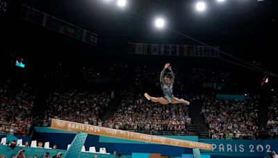 Lesión en la pantorrilla no detiene a Simone Biles