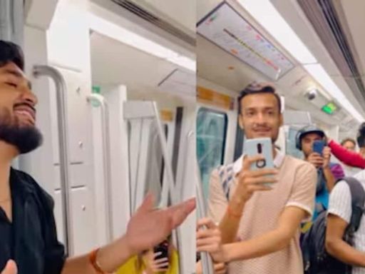 On Delhi Metro, Two Men Sing Devotional Songs. Watch How Passengers Reacted - News18