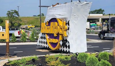 Hard Rock’s 62-foot replica Cheap Trick guitar arrives at Rockford casino