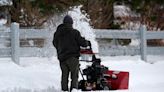 Al menos 16 estados bajo alertas de clima invernal se enfrentan a una gran tormenta de nieve - La Opinión