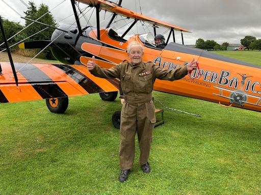 No panic from wing walkers as they raise thousands for children's hospice