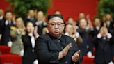 Kim Jong-un acude a un recital en compañía de ministro de Defensa ruso y delegado chino