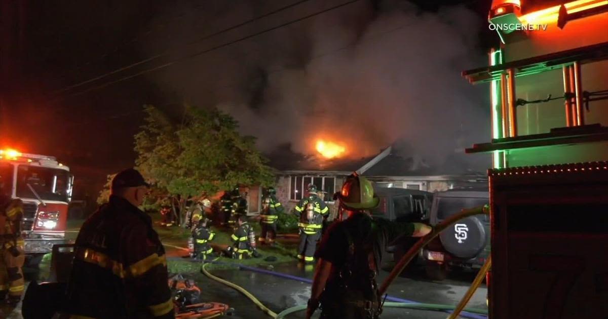 Early morning blaze destroys home in Upper Milford