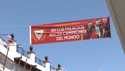 Pasión por España en Los Palacios, Sevilla, donde nacieron tres futbolistas de la selección