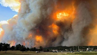 Villagers 'scared to death' by New Mexico wildfires