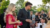 Chiefs’ Andy Reid, Patrick Mahomes gifted friendship bracelets on red carpet