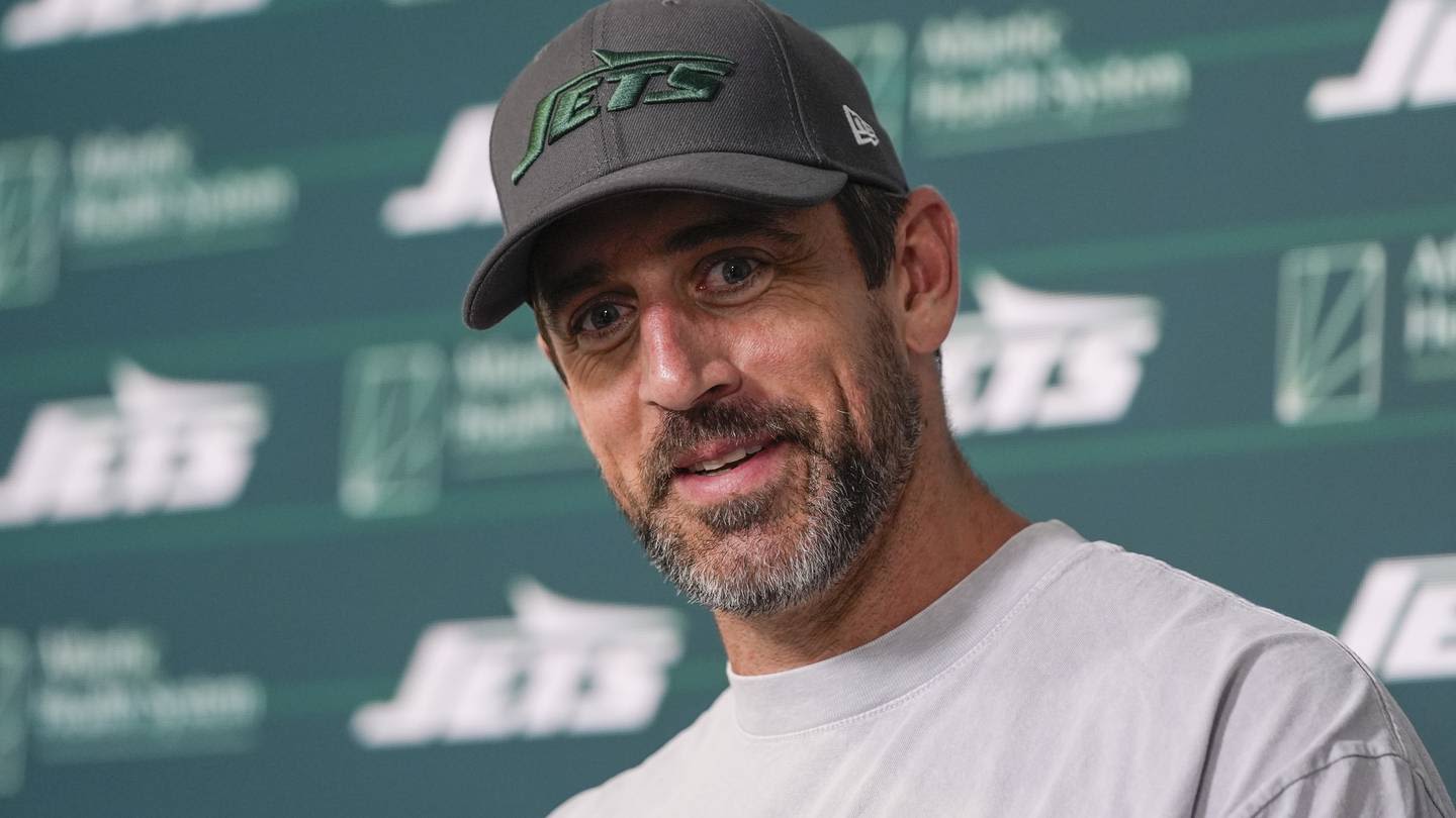 Aaron Rodgers discusses high stakes for Jets season — and what running with RFK Jr. would have meant