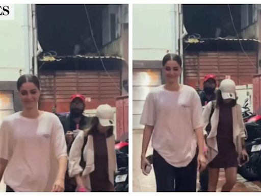 After her dance video with Hardik Pandya goes viral, Ananya Panday seen up and about on a rainy day: video inside | Hindi Movie News - Times of India