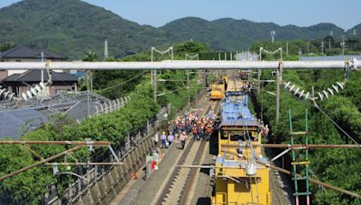 新幹線維護列車凌晨碰撞、脫軌 名古屋至濱松段全線停駛