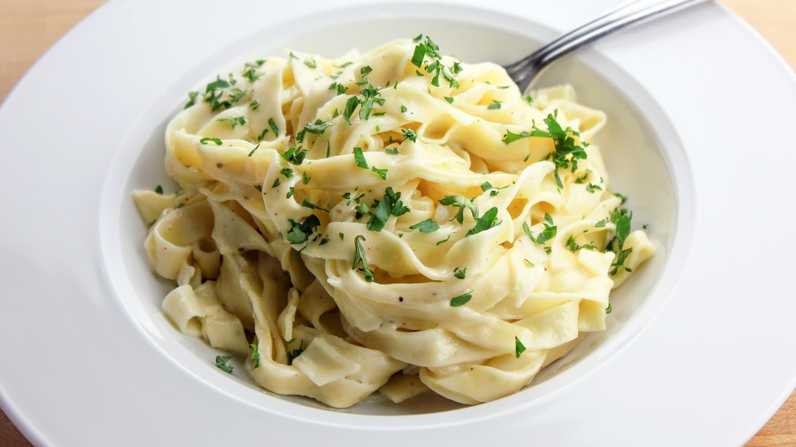 For The Creamiest Alfredo Sauce Ever, Look To Your Bowl First