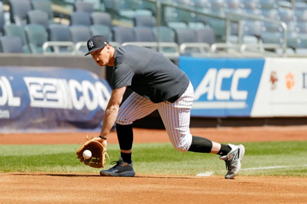 DJ LeMahieu’s foot soreness not ‘overly concerning’ to Yankees