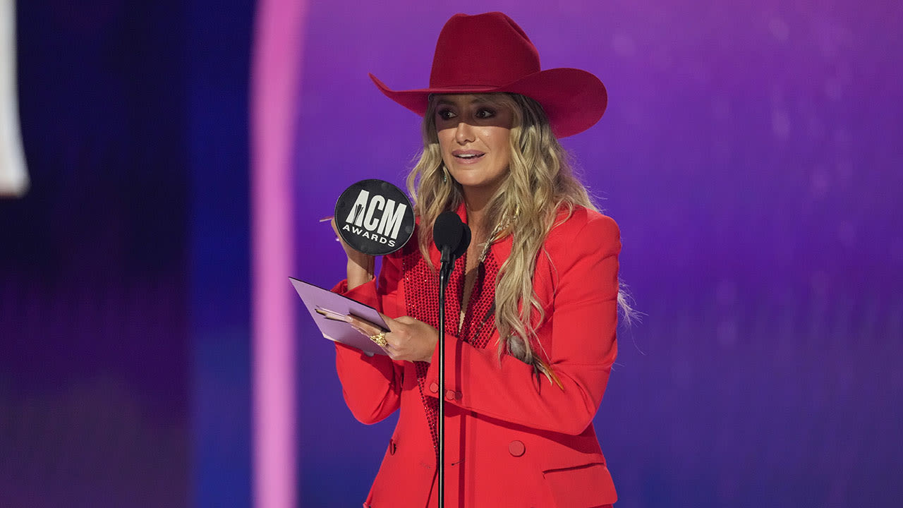 Lainey Wilson wins top honor at Country Music Awards