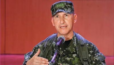 Petro destituye al comandante del Ejército en medio de crisis en el suroeste de Colombia