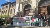 Los estudiantes entran en el Paraninfo para exigir que la Universidad de Zaragoza rompa todos los lazos con Israel