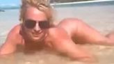 Britney Spears vuelve a aparecer desnuda, ahora en la playa