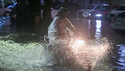 Delhi Rains: 10 flights diverted within 30 minutes from IGI airport; IndiGo, Spicejet, Air India issue advisory | Today News