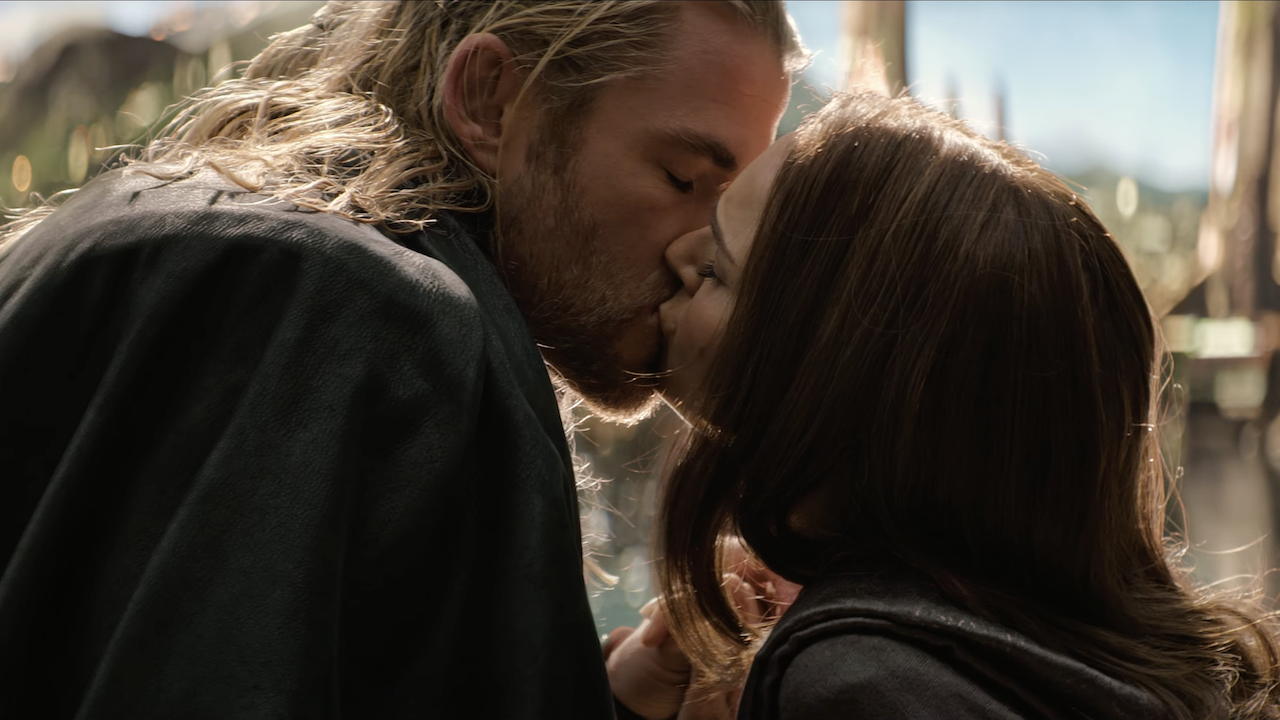 Natalie Portman Is Very Short. The Funny Story Behind How She Kissed Chris Hemsworth's Thor In The Marvel Movies