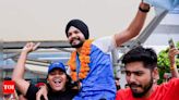 Paris Olympics medallist Sarabjot Singh welcomed to the beat of dhols at Delhi airport - Watch | Paris Olympics 2024 News - Times of India