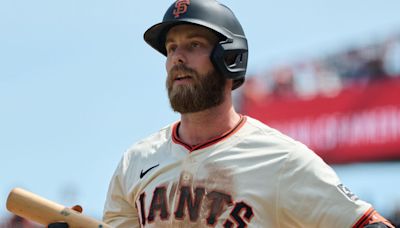 Short-handed Reds acquire OF Slater from Giants
