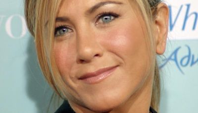 Jennifer Aniston Dating In Secret? 'Friends' Star Prefers to Keep Men Behind Closed Doors Following Justin Theroux Engagement...