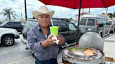 Inmigrante poblano mantiene la tradición de la nieve de garrafa en el este de Los Ángeles - La Opinión