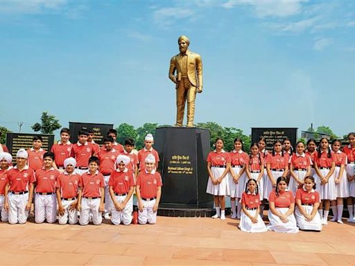 Vasant Valley Public School, Sangrur, kids visit Udham Singh memorial