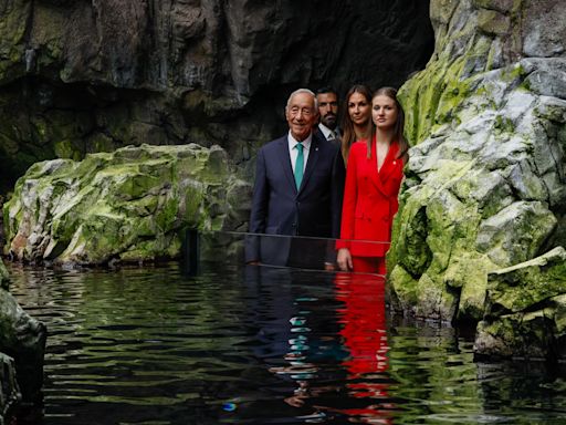 La princesa Leonor cierra su viaje a Lisboa en el Oceanário junto a Rebelo de Sousa